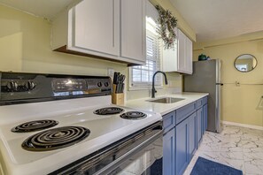 Apartment (1 Bedroom) | Interior - Walk to Beach! North Myrtle Beach Condo w/ Pool (North Myrtle Beach)