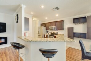 Casa (3 Bedrooms) | Cozinha privada | Talheres/pratos/utensílios de cozinha, toalhas de papel