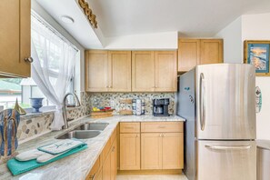 House (3 Bedrooms) | Interior - Hot Tub & Gas Grill: Port Richey Retreat (Port Richey)