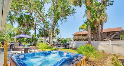 Hot Tub & Gas Grill: Port Richey Retreat
