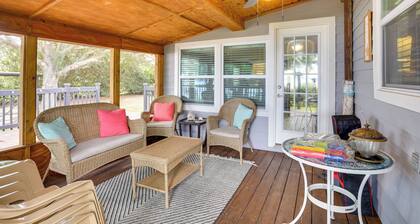 Lakefront Home w/ Screened Porches in Frostproof!