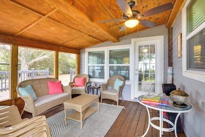 Lakefront Home w/ Screened Porches in Frostproof!