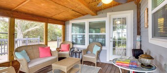 Lakefront Home w/ Screened Porches in Frostproof!