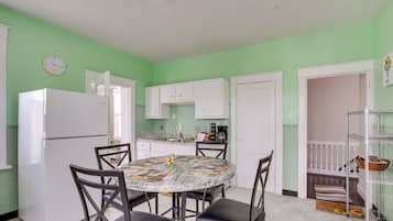 Apartment (3 Bedrooms) | Dining