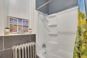 Interior - Walk to Restaurants: Cozy, Convenient Jennings Apt (Jennings)