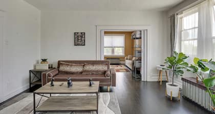 Walk to Restaurants: Cozy, Convenient Jennings Apt