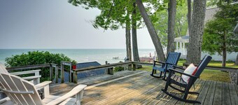 Vibrant Waterfront Vacation Rental on Lake Huron!