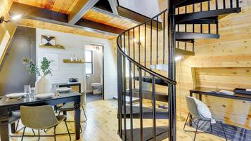 ํ์ฐ์ค (2 Bedrooms) | ๋ด๋ถ