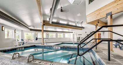 Cozy Condo w/ Balcony & Mtn View in Silverthorne!