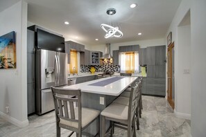 House (5 Bedrooms) | Interior