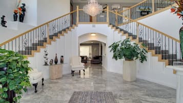 Nhà (5 Bedrooms) | Mặt tiền nơi lưu trú