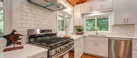 Cottage (4 Bedrooms) | Private kitchen | Microwave, oven, stovetop, dishwasher