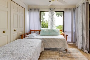 Apartment (3 Bedrooms) | 3 bedrooms, iron/ironing board, bed sheets