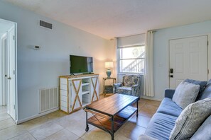 Interior - Okaloosa Island Condo Near Boardwalk & Beach! (Fort Walton Beach)