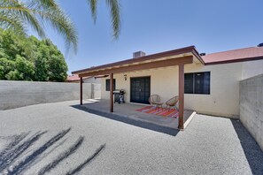 Terrace/patio - Cozy Arizona Retreat w/ Pool Access, Patio & Grill (Yuma)