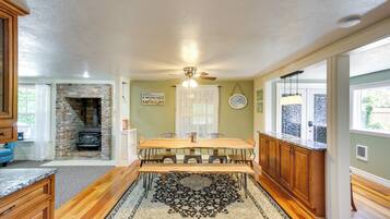 House (3 Bedrooms) | Interior