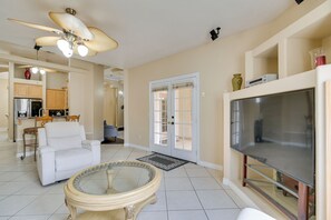 House (5 Bedrooms) | Interior