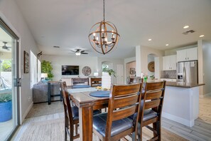 Dining - Luxe Surprise Home: Pool, Putting Green & Hot Tub! (Surprise)