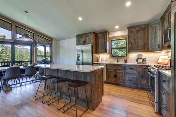 House (5 Bedrooms) | Private kitchen | Microwave, oven, stovetop, dishwasher - Updated Silverthorne Home w/ Hot Tub & Mtn Views! (Silverthorne)