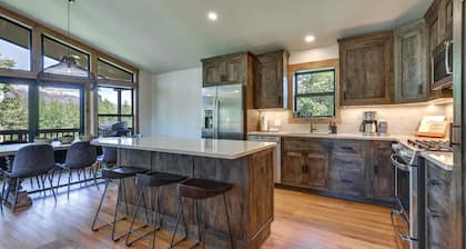 Updated Silverthorne Home w/ Hot Tub & Mtn Views!