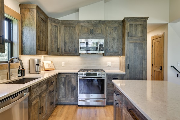 House (5 Bedrooms) | Private kitchen