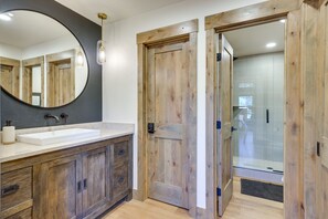 Bathroom - Updated Silverthorne Home w/ Hot Tub & Mtn Views! (Silverthorne)