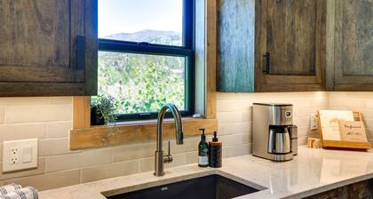 Updated Silverthorne Home w/ Hot Tub & Mtn Views!