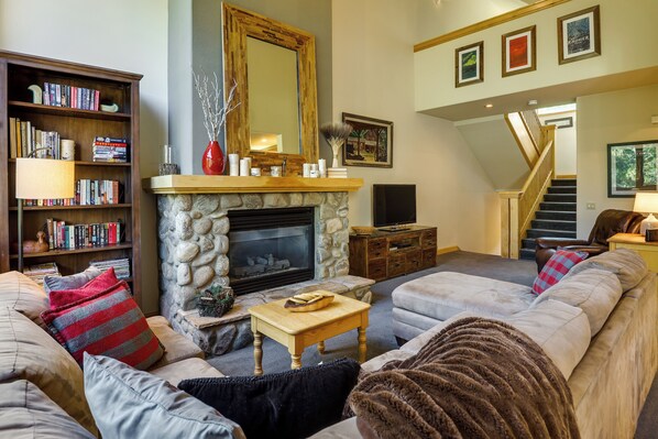 Interior - Walk to Ski Lifts: Townhome w/ Hot Tub in Keystone (Keystone)