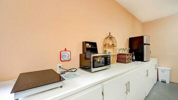 House (1 Bedroom) | Interior