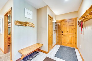 Interior - Walk to Gondola: Condo w/ Deck in Winter Park! (Winter Park)