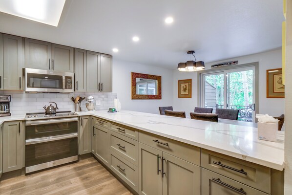 Apartment (5 Bedrooms) | Interior - Hot Tub & Deck: Family-friendly Frisco Townhome! (Frisco)