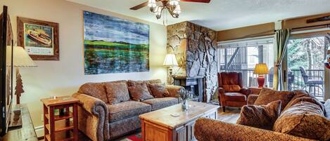 Apartment (2 Bedrooms) | Living area | TV, DVD player, books