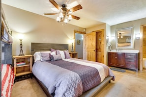 Apartment (2 Bedrooms) | Interior - 1 Mi to Marina: Frisco Condo w/ Mtn-view Balcony! (Frisco)