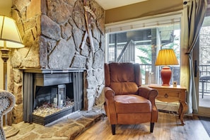 Apartment (2 Bedrooms) | Interior - 1 Mi to Marina: Frisco Condo w/ Mtn-view Balcony! (Frisco)