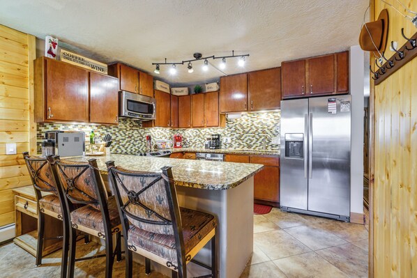 Apartment (2 Bedrooms) | Interior - 1 Mi to Marina: Frisco Condo w/ Mtn-view Balcony! (Frisco)