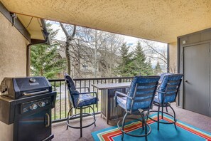 Apartment (2 Bedrooms) | Interior - 1 Mi to Marina: Frisco Condo w/ Mtn-view Balcony! (Frisco)