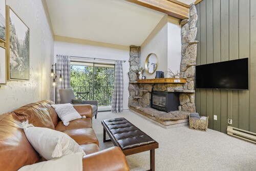 Cozy Winter Park Condo: Bike, Ski, & Hike!