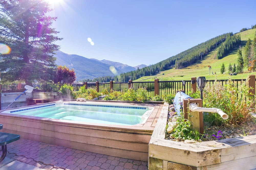 Walk to Ski Lift + Hot Tub: Copper Mountain Condo - Shrine Pass, CO