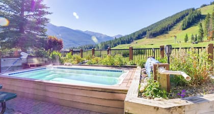 Walk to Ski Lift + Hot Tub: Copper Mountain Condo