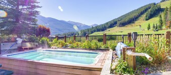 Walk to Ski Lift + Hot Tub: Copper Mountain Condo