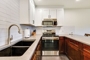 Interior - Fraser Condo Rental w/ Balcony, Mountain Views! (Fraser)