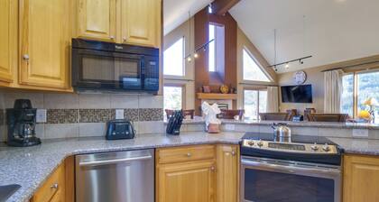 1 Mi to Keystone Lifts: Hot Tub Haven w/ Mtn Views