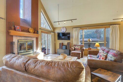 1 Mi to Keystone Lifts: Hot Tub Haven w/ Mtn Views