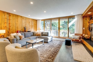 Apartment (2 Bedrooms) | Front of property