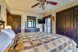 Lägenhet (3 Bedrooms) | 3 sovrum, strykjärn/strykbräda och sängkläder