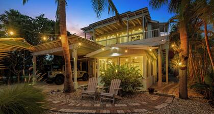 Siesta Key Oasis w/ Outdoor Pool + Screened Lanai!