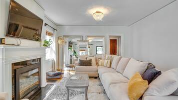 House (5 Bedrooms) | Interior