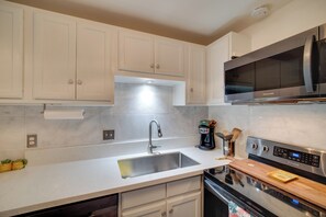 Apartment (2 Bedrooms) | Interior - Kauai Vacation Rental: Walk to Kalapaki Beach! (Lihue)