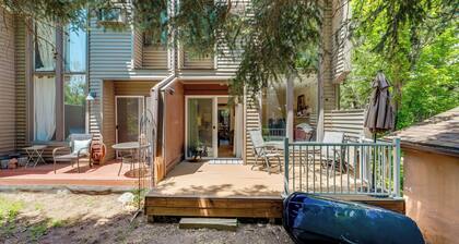 Beautiful Boulder Townhome: Walk to CU & Pearl St!