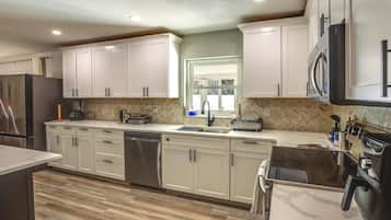 House (4 Bedrooms) | Bahagian dalam